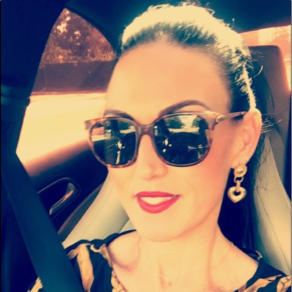 💕 POSH AMBASSADOR CHELSEA 💕 - Picture 2 of 5